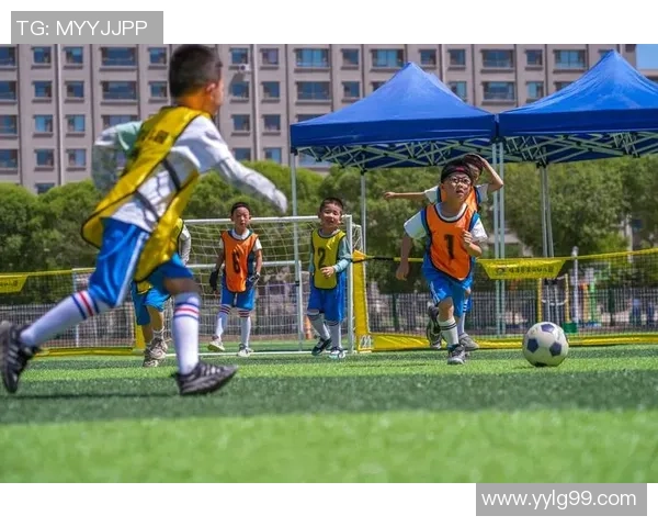 足球明星场外神操作揭秘他们如何在绿茵场外展现魅力与智慧